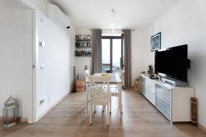 Μια τηλεόραση ή/και κέντρο ψυχαγωγίας στο Casa Leone-Massino Visconti