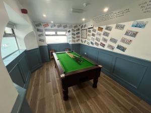 Biliár nebo kulečník v ubytování Corner House Accommodation
