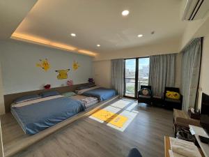 a bedroom with two beds and a desk at Fu Lai Residence in Magong
