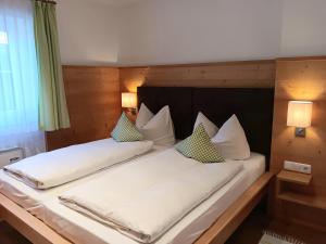 Ένα ή περισσότερα κρεβάτια σε δωμάτιο στο Lizzi Mountain Apartments
