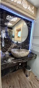 a bathroom with a sink and a mirror at Królowo Chatka Na Budzu in Czerwienne +14 photos