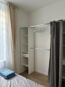 Ένα ή περισσότερα κρεβάτια σε δωμάτιο στο Saint-Fons centre appartement meublé