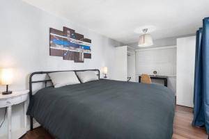 Ένα ή περισσότερα κρεβάτια σε δωμάτιο στο Centra Phoenix House KingBed