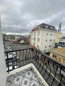 Un balcón o terraza en Tuyết Mai Hotel