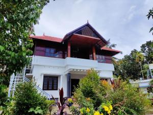 a house in the middle of a garden at Nerayath Nest Homestay in Alleppey