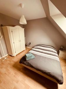 Giường trong phòng chung tại Chambres Moto GP, 24h du Mans, Le Mans Classic 2026 +1 ảnh