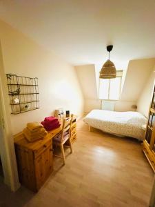 Giường trong phòng chung tại Chambres Moto GP, 24h du Mans, Le Mans Classic 2026