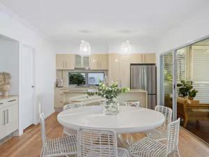 Dapur atau dapur kecil di Villa Luxe Miami, Heated Pool, 5 min walk to beach