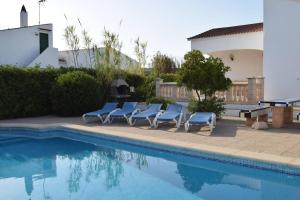 Kolam renang di atau dekat dengan Villa Luz refugio de calma y belleza en Menorca +42 gambar