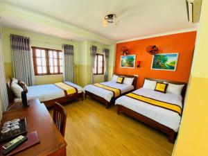 En eller flere senge i et værelse på Thái Bình Hotel Vũng Tàu + 9 billeder