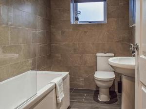 Ένα μπάνιο στο The Perfect Entire Rental Flat