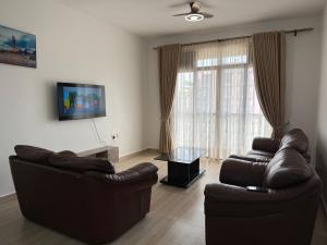 Телевизор и/или развлекательный центр в Stylish 3-Bedroom Apartment at Pearl Marina