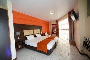 Postel nebo postele na pokoji v ubytování Central Hotel Cayenne + 28 fotografií