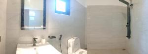 Ένα μπάνιο στο Angel home villa