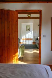 Katil atau katil-katil dalam bilik di Tranquil and cosy cottage on the Somerset Levels