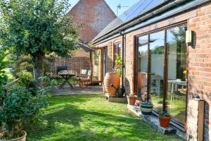 Taman di luar Tranquil and cosy cottage on the Somerset Levels