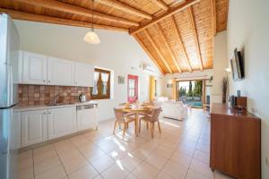 Kuchyň nebo kuchyňský kout v ubytování Villa Delfini by Villa Plus