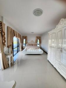 Postel nebo postele na pokoji v ubytování Kathu Pool villa 4 bedroms