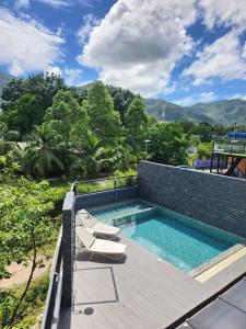 Nespecifikovaný výhled na hory nebo výhled na hory při pohledu z vily