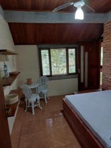 Ένα ή περισσότερα κρεβάτια σε δωμάτιο στο casa 4 palmeiras