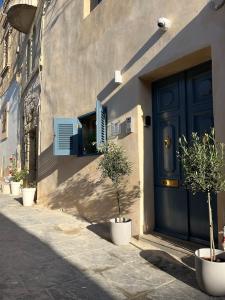 Το κτήριο όπου στεγάζεται  το διαμέρισμα