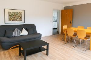 a living room with a couch and a table at Tanne 16 - Bike & Familienurlaub in Braunlage in Braunlage