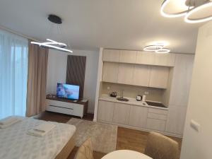 Una televisión o centro de entretenimiento en Komitet planet