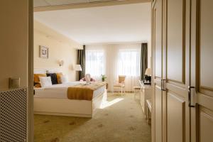 Postel nebo postele na pokoji v ubytování Calimbra Wellness Hotel Superior + 67 fotografií
