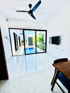 TV a/nebo společenská místnost v ubytování New Villa 2 Bedroom in Canggu