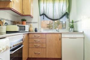 Kuchyň nebo kuchyňský kout v ubytování Chalet con piscina a un paso de Segovia