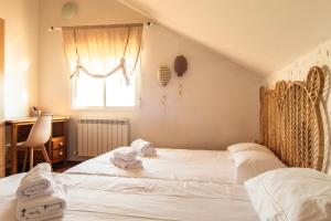 Postel nebo postele na pokoji v ubytování Chalet con piscina a un paso de Segovia + 9 fotografií