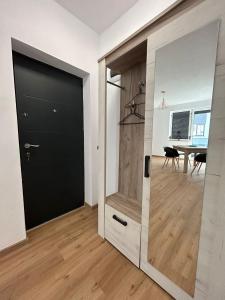 Μια τηλεόραση ή/και κέντρο ψυχαγωγίας στο Pitters Home Șelimbăr-Sibiu