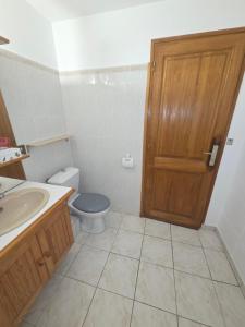 Bilik mandi di Logement chez habitant