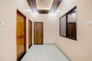 Gambar di galeri bagi Hotel O Saryu Ghat Formerly Balaji Palace di Ayodhya