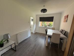 Gallery image of Beach Side Bungalow in Saint Annes on the Sea +16 photos