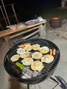 a grill withurgers and hot dogs and vegetables at Vacation Rental あんばええ in Nakatsugawa