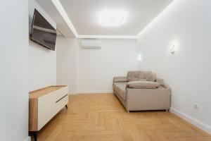 a living room with a couch and a flat screen tv at Apartment lux in Chişinău