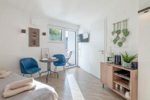a bedroom with a bed and a table and chairs at SpaceStays Bunker Messe Apartment Wi-Fi TV in Essen