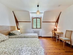 Ένα ή περισσότερα κρεβάτια σε δωμάτιο στο Holiday Home Le Pressoir de la laize by Interhome