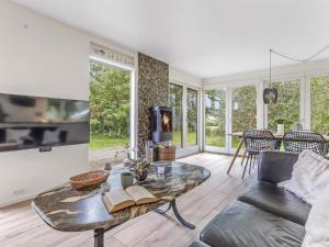 Χώρος καθιστικού στο Holiday Home Litle - 30m from the sea by Interhome