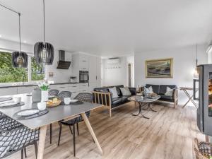 Η κουζίνα ή μικρή κουζίνα στο Holiday Home Litle - 30m from the sea by Interhome
