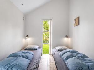 Ένα ή περισσότερα κρεβάτια σε δωμάτιο στο Holiday Home Talitha - 40m from the sea by Interhome
