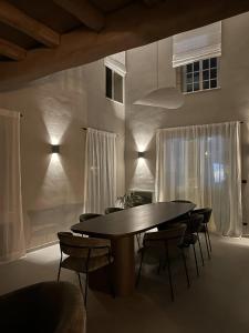a dining room with a table and chairs at Maison Aimée Cottage 9 people in Rochefort