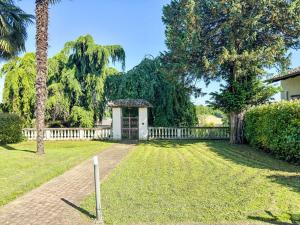 Κήπος έξω από το Holiday Home La Rocca by Interhome