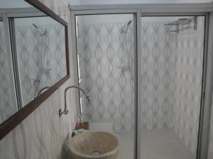Lara Homestay的一间浴室