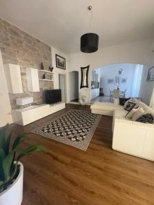 Η κουζίνα ή μικρή κουζίνα στο Appartamento incantevole La Maddalena vista mare CODICE IUN Q5459