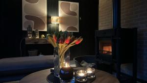 Fotografie z fotogalerie ubytování Moderner gepflegter Nr 142 ruhiger Bungalow, Strandnah mit großen, uneinsehbaren Garten, Terrassenüberdachung v destinaci Sint Maartenszee