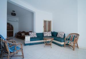 Χώρος καθιστικού στο A stand-alone, 2-bedroom chalet designed for privacy and relaxation