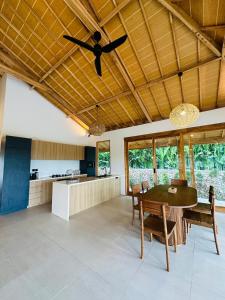 Φωτογραφία από το άλμπουμ του Villa Lily Bay Selong Belanak σε Selong Belanak