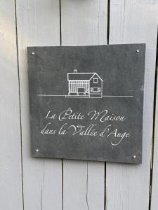 a plaque with a picture of a house on it at La petite maison dans la vallée d Auge in Saint-Étienne-la-Thillaye +2 photos